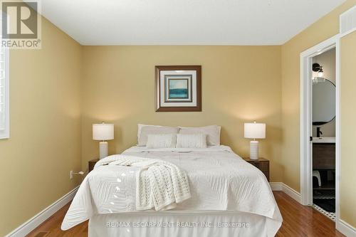 2 Caledonia Avenue, Haldimand, ON - Indoor Photo Showing Bedroom