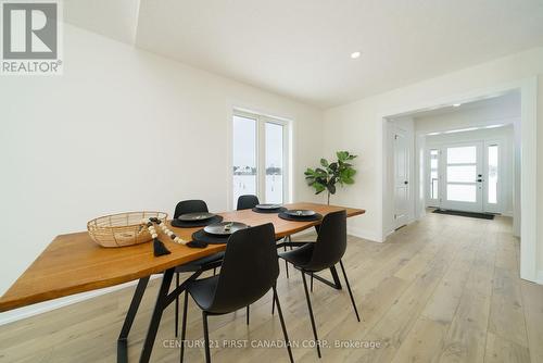 486 Julianna Court, Plympton-Wyoming (Plympton Wyoming), ON - Indoor Photo Showing Dining Room