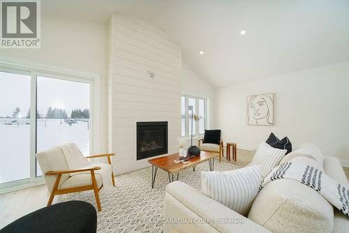 486 Julianna Court, Plympton-Wyoming (Plympton Wyoming), ON - Indoor Photo Showing Living Room With Fireplace