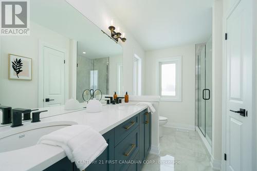 486 Julianna Court, Plympton-Wyoming (Plympton Wyoming), ON - Indoor Photo Showing Bathroom