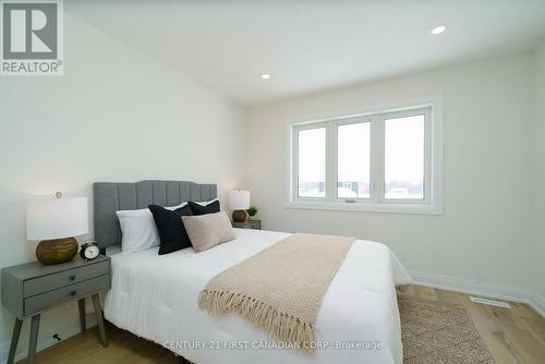 486 Julianna Court, Plympton-Wyoming (Plympton Wyoming), ON - Indoor Photo Showing Bedroom
