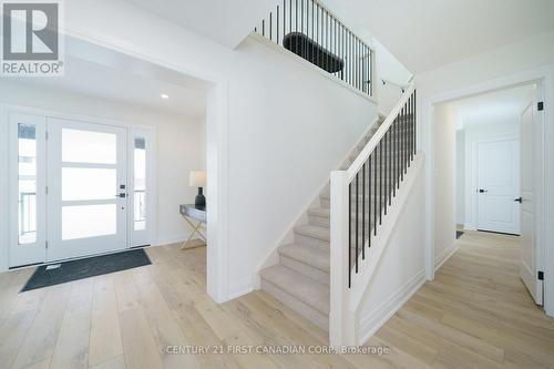 486 Julianna Court, Plympton-Wyoming (Plympton Wyoming), ON - Indoor Photo Showing Other Room