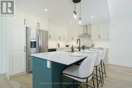 486 Julianna Court, Plympton-Wyoming (Plympton Wyoming), ON - Indoor Photo Showing Kitchen With Upgraded Kitchen
