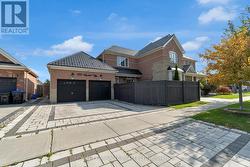 129 VIPOND WAY  Bradford West Gwillimbury, ON L3Z 0G7