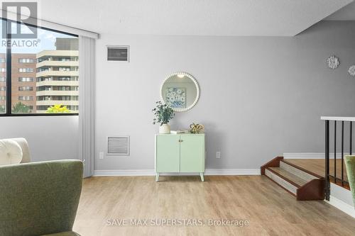 501 - 50 Baif Boulevard, Richmond Hill, ON - Indoor