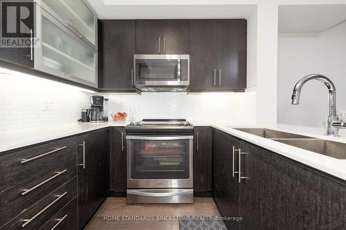 Lph 10 - 65 Oneida Crescent, Richmond Hill, ON - Indoor Photo Showing Kitchen With Double Sink With Upgraded Kitchen