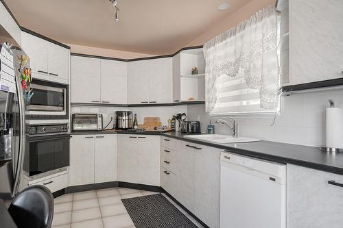 Cuisine - 541 Rue Principale, Saint-Sauveur, QC - Indoor Photo Showing Kitchen