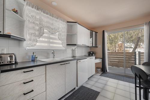 Cuisine - 541 Rue Principale, Saint-Sauveur, QC - Indoor Photo Showing Kitchen