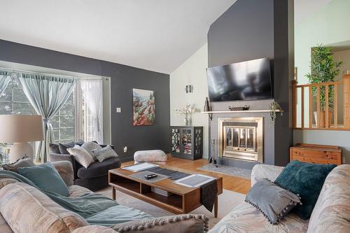 Salon - 541 Rue Principale, Saint-Sauveur, QC - Indoor Photo Showing Living Room With Fireplace