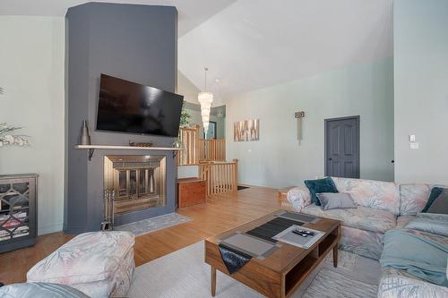 Salon - 541 Rue Principale, Saint-Sauveur, QC - Indoor Photo Showing Living Room