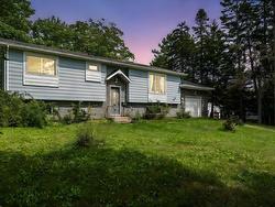 14 Ernest Avenue  Beaver Bank, NS B4G 1C1