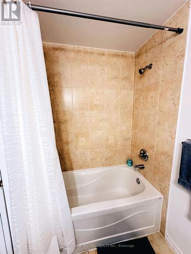 1508 - 225 Webb Drive, Mississauga, ON - Indoor Photo Showing Bathroom