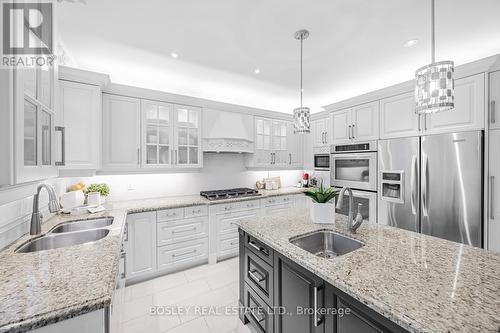 6358 Lisgar Drive, Mississauga, ON - Indoor Photo Showing Kitchen With Double Sink With Upgraded Kitchen