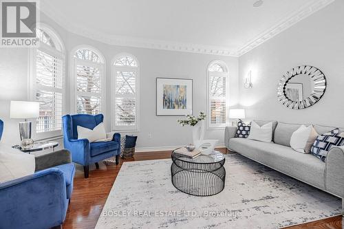 6358 Lisgar Drive, Mississauga, ON - Indoor Photo Showing Living Room