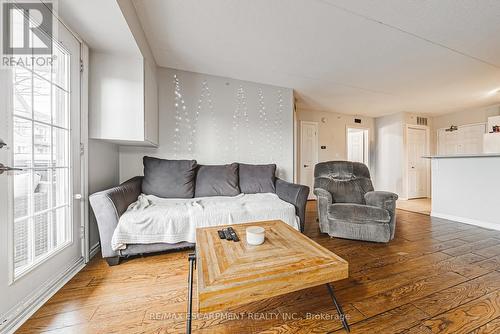 313 - 1451 Walkers Line, Burlington, ON - Indoor Photo Showing Living Room
