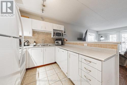 313 - 1451 Walkers Line, Burlington, ON - Indoor Photo Showing Kitchen