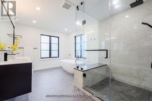 1319 Greeneagle Drive, Oakville, ON - Indoor Photo Showing Bathroom