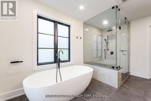 1319 Greeneagle Drive, Oakville, ON - Indoor Photo Showing Bathroom