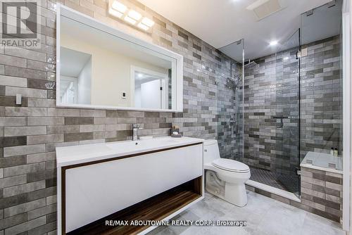 1319 Greeneagle Drive, Oakville, ON - Indoor Photo Showing Bathroom