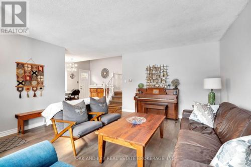 63 Dundee Court, London South (South G), ON - Indoor Photo Showing Living Room