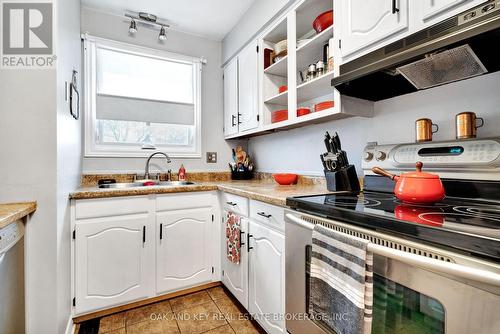 63 Dundee Court, London South (South G), ON - Indoor Photo Showing Kitchen With Double Sink