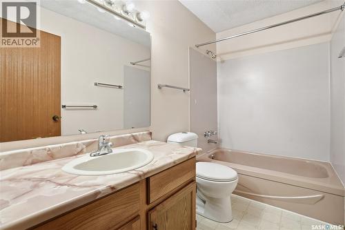 986 Garry Street N, Regina, SK - Indoor Photo Showing Bathroom