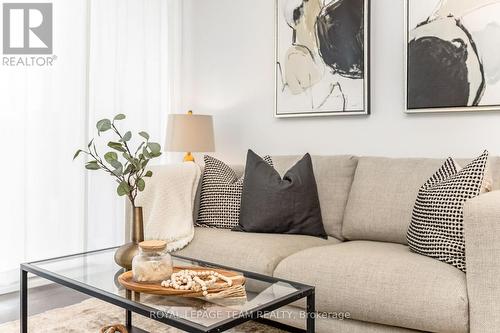 105 - 280 Herzberg Road, Ottawa, ON - Indoor Photo Showing Living Room