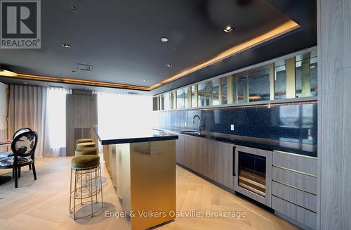 309 - 405 Dundas Street W, Oakville (Go Glenorchy), ON - Indoor Photo Showing Kitchen