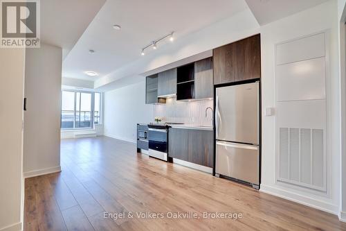 309 - 405 Dundas Street W, Oakville (Go Glenorchy), ON - Indoor Photo Showing Kitchen