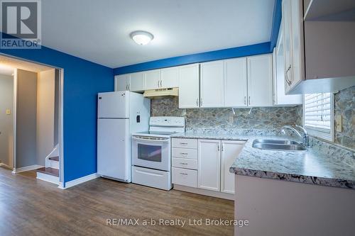 6 - 380 Quarter Line, Tillsonburg, ON - Indoor Photo Showing Kitchen With Double Sink