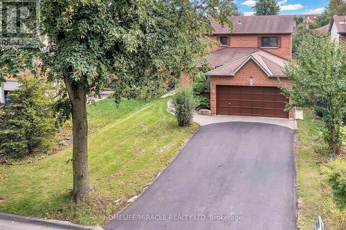 7 HOUGHTON COURT  Whitby, ON L1N 8G9