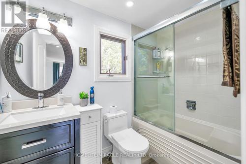 7 Houghton Court, Whitby, ON - Indoor Photo Showing Bathroom