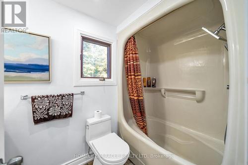 7 Houghton Court, Whitby, ON - Indoor Photo Showing Bathroom