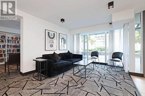 1301 - 88 Broadway Avenue, Toronto, ON - Indoor Photo Showing Living Room
