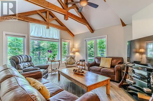 284 Lake Dalrymple Road, Kawartha Lakes, ON - Indoor Photo Showing Living Room