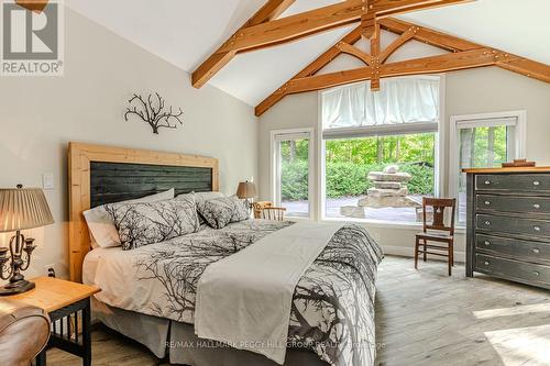 284 Lake Dalrymple Road, Kawartha Lakes, ON - Indoor Photo Showing Bedroom
