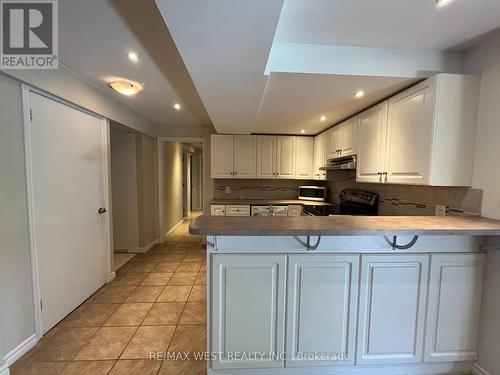 25 Norman Avenue, King, ON - Indoor Photo Showing Kitchen