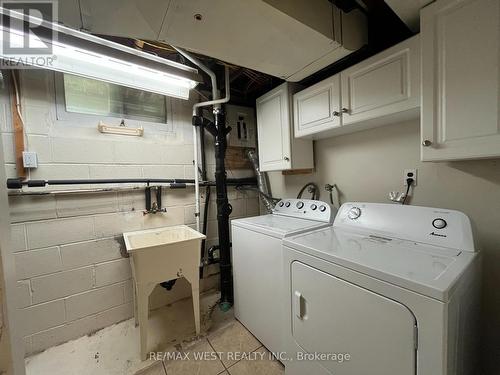 25 Norman Avenue, King, ON - Indoor Photo Showing Laundry Room
