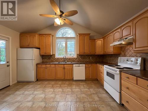 25 Norman Avenue, King, ON - Indoor Photo Showing Kitchen With Double Sink