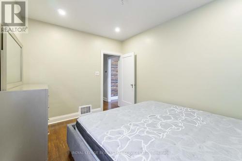 136 Ivon Avenue, Hamilton, ON - Indoor Photo Showing Bedroom