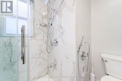 136 Ivon Avenue, Hamilton, ON - Indoor Photo Showing Bathroom