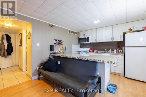 102 The Country Way, Kitchener, ON - Indoor Photo Showing Kitchen