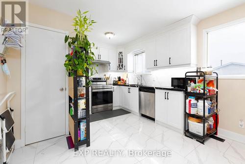 102 The Country Way, Kitchener, ON - Indoor Photo Showing Kitchen