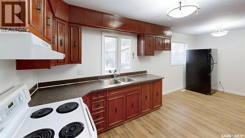 2130 Atkinson Street, Regina, SK - Indoor Photo Showing Kitchen With Double Sink