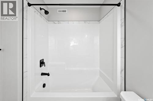 3072 Dumont Way, Regina, SK - Indoor Photo Showing Bathroom