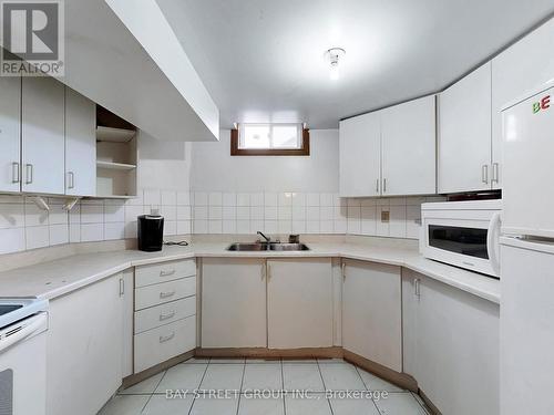 36 Durant Crescent, Markham, ON - Indoor Photo Showing Kitchen With Double Sink