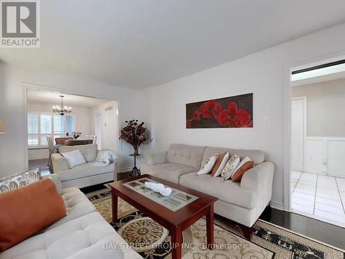 36 Durant Crescent, Markham, ON - Indoor Photo Showing Living Room