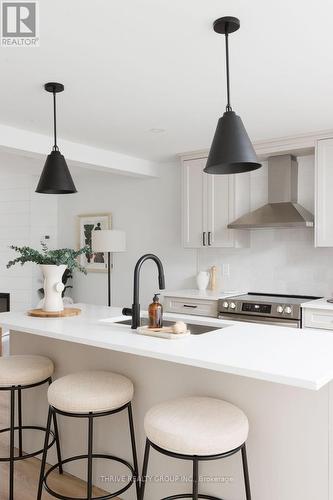 73 - 35 Waterman Avenue, London South (South R), ON - Indoor Photo Showing Kitchen With Upgraded Kitchen