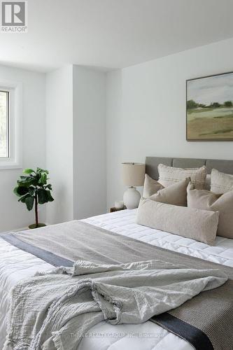 73 - 35 Waterman Avenue, London South (South R), ON - Indoor Photo Showing Bedroom