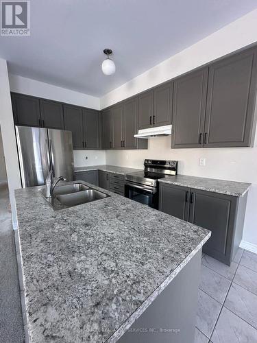 41 Bentgrass Drive, Welland, ON - Indoor Photo Showing Kitchen With Double Sink With Upgraded Kitchen